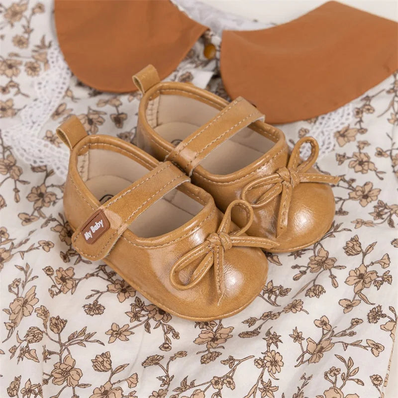 Adorable Toddler Girls Mary Jane Shoes with 3D Bow Detail Anti-slip Soft Sole Walking Shoes for Spring and Autumn Stylish