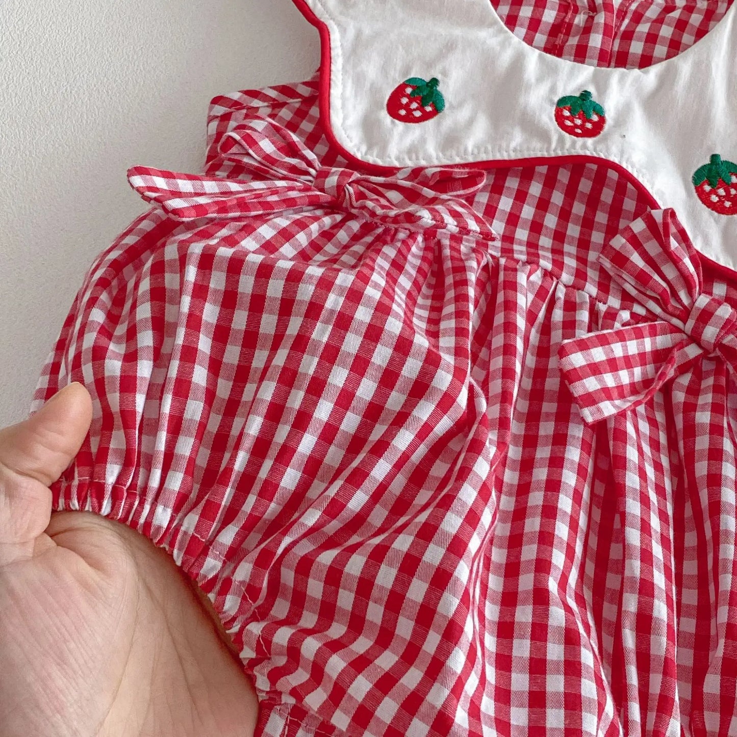 3M-2T Summer Korean Baby Clothing Strawberry Embroidery Girls Bodysuits Red Sleeveless Lace Collar Clothes for Newborns