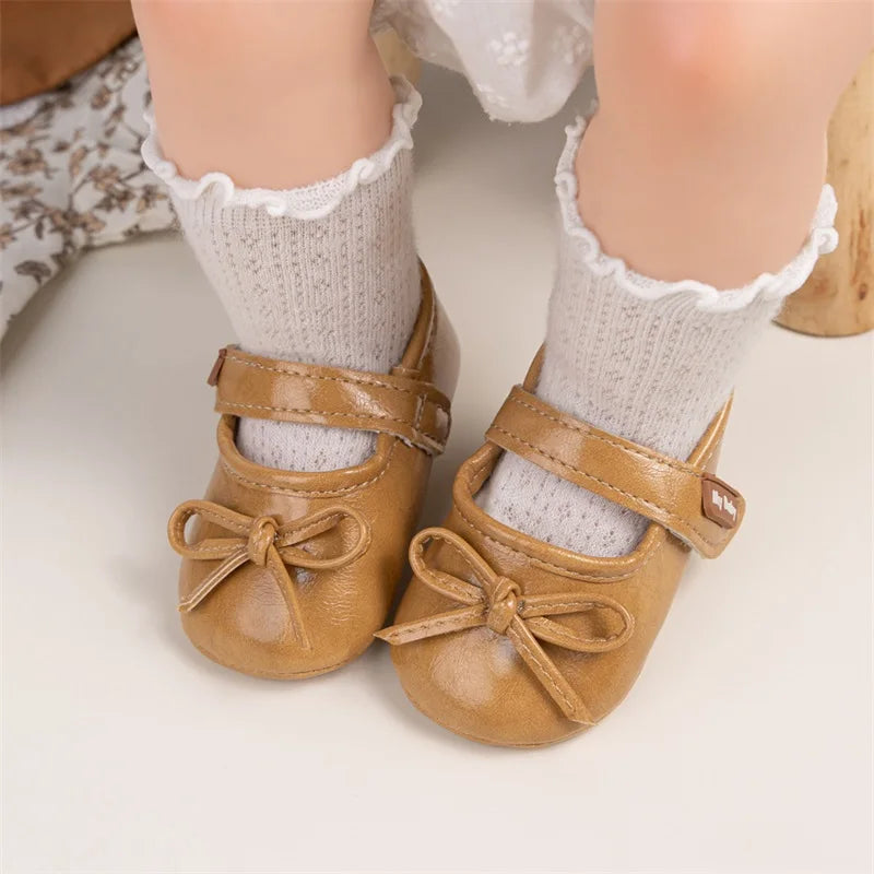 Adorable Toddler Girls Mary Jane Shoes with 3D Bow Detail Anti-slip Soft Sole Walking Shoes for Spring and Autumn Stylish